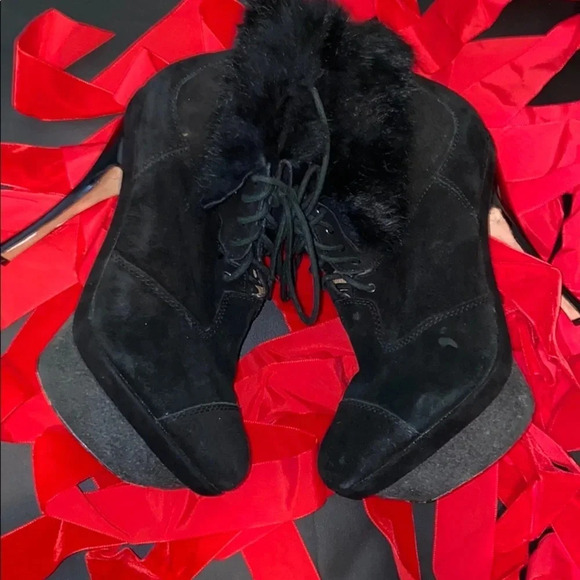 L.A.M.B black fur lace up booties Sz  9.5 - Picture 2 of 12